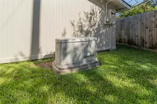 8919 Manhattan Dr, Houston, TX 77096 - Photo 34