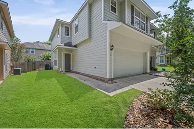11 Scenic Brook Court, The Woodlands, TX 77382 - Photo 2