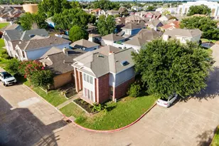 8629 Kinghaven St, Houston, TX 77083 - Photo 2