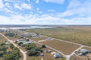 2749 W Bayshore Dr, Palacios, TX 77465 - Photo 36