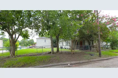 5352 Bell Street, Houston, TX 77023 - Photo 2