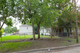 5352 Bell St, Houston, TX 77023 - Photo 2