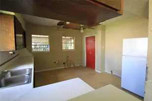 5352 Bell St, Houston, TX 77023 - Photo 8