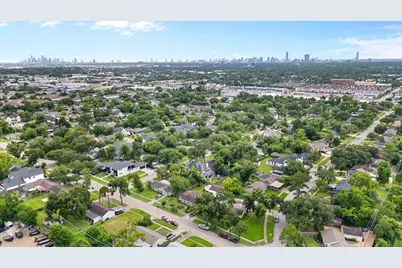 8409 Montridge Drive, Houston, TX 77055 - Photo 30