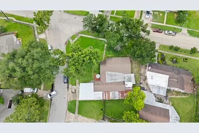 8409 Montridge Drive, Houston, TX 77055 - Photo 32