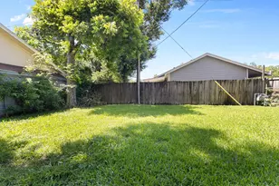8409 Montridge Dr, Houston, TX 77055 - Photo 18