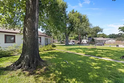 8409 Montridge Drive, Houston, TX 77055 - Photo 16
