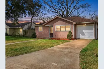 2110 7th Street, Port Neches, TX 77651 - Photo 2