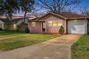 2110 7th St, Port Neches, TX 77651 - Photo 2