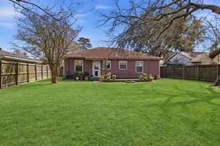 2110 7th St, Port Neches, TX 77651 - Photo 22