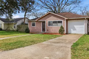 2110 7th St, Port Neches, TX 77651 - Photo 24