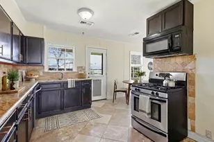 2110 7th St, Port Neches, TX 77651 - Photo 8