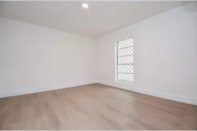 7528 Chevy Chase Drive, Houston, TX 77063 - Photo 28