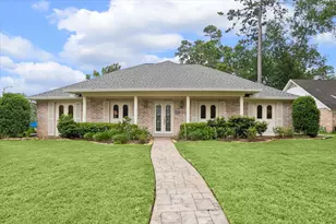 1926 Twin Springs, Kingwood, TX 77339 - Photo 2