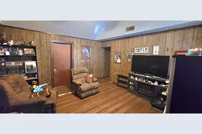807 N Manse Avenue, Giddings, TX 78942 - Photo 6