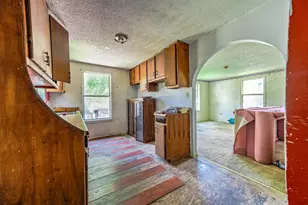 207 N Logan St, Texas City, TX 77590 - Photo 10