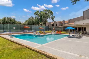 880 Tully Rd, Houston, TX 77079 - Photo 38