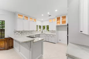 6 Thornhedge Ct, The Woodlands, TX 77381 - Photo 8