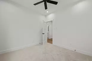 8421 Venus St, Houston, TX 77088 - Photo 20