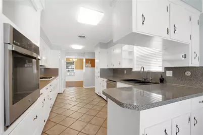 2202 Palomar Street, Baytown, TX 77520 - Photo 4