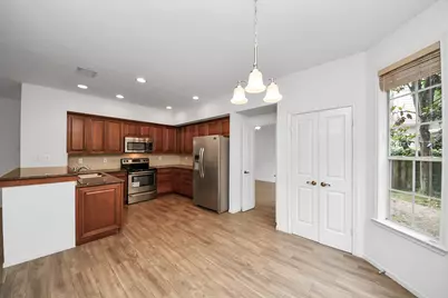 103 E Lakeridge Drive, The Woodlands, TX 77381 - Photo 14