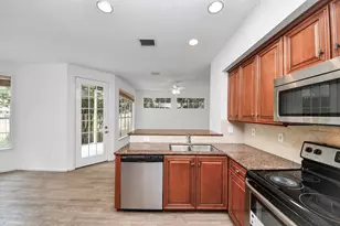 103 E Lakeridge Dr, The Woodlands, TX 77381 - Photo 18