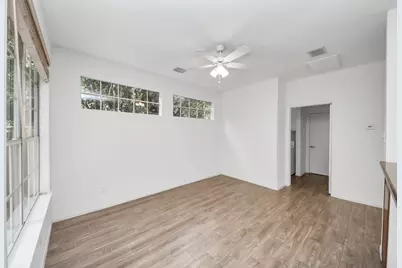 103 E Lakeridge Drive, The Woodlands, TX 77381 - Photo 24