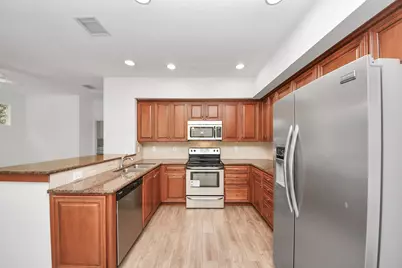103 E Lakeridge Drive, The Woodlands, TX 77381 - Photo 16