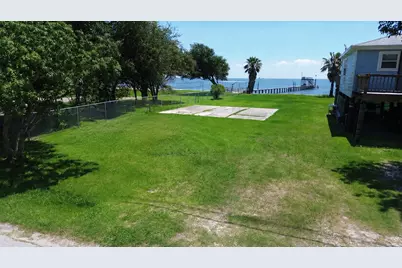 915 5th Street, Dickinson, TX 77539 - Photo 2