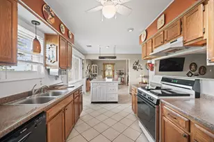 4911 Brister Pkwy, Rosharon, TX 77583 - Photo 10