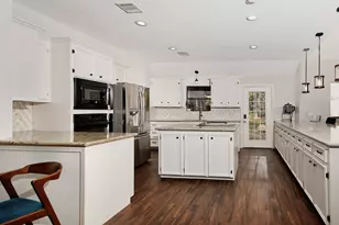 44 Lake Forest Cir, Conroe, TX 77384 - Photo 10