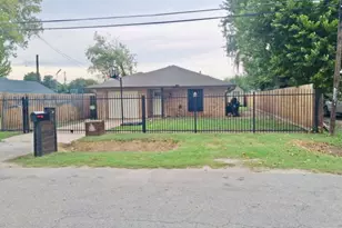 2609 Ivy St, Houston, TX 77026 - Photo 2