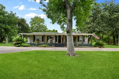 210 N 10th Street, Highlands, TX 77562 - Photo 2