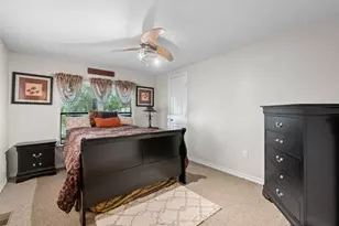 210 N 10th St, Highlands, TX 77562 - Photo 16
