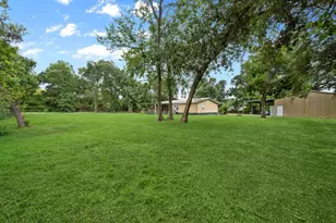 210 N 10th St, Highlands, TX 77562 - Photo 20