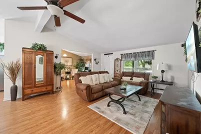 210 N 10th Street, Highlands, TX 77562 - Photo 4