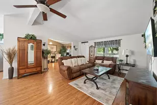 210 N 10th St, Highlands, TX 77562 - Photo 4