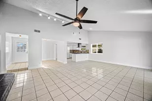 10407 Townhall Ln, Sugar Land, TX 77498 - Photo 6