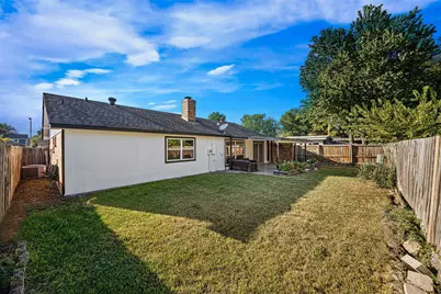 10407 Townhall Lane, Sugar Land, TX 77498 - Photo 18