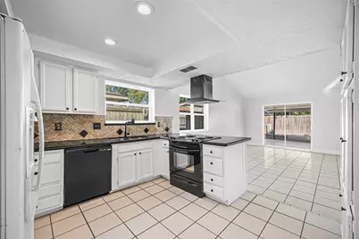 10407 Townhall Lane, Sugar Land, TX 77498 - Photo 8