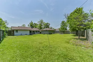 306 Red Bud Ln, Baytown, TX 77520 - Photo 24