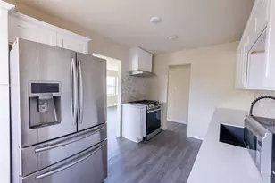 4942 Bataan Rd, Houston, TX 77033 - Photo 6