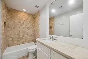 9777 Larston St, Houston, TX 77055 - Photo 18