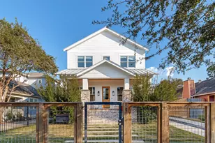709 E 13th St, Houston, TX 77008 - Photo 1