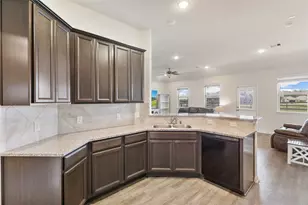 213 Kickapoo Dr, Anahuac, TX 77514 - Photo 10