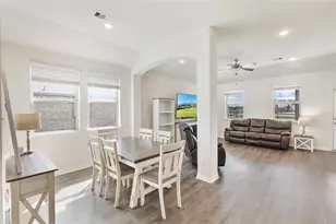 213 Kickapoo Dr, Anahuac, TX 77514 - Photo 14