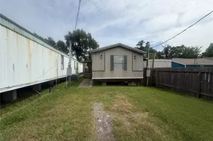 601 Clear Lake Rd, Highlands, TX 77562 - Photo 2