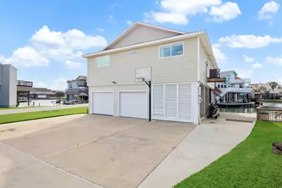 223 Easterly Drive, Tiki Island, TX 77554 - Photo 4