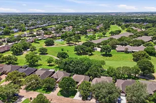 3918 E Peach Hollow Cir, Pearland, TX 77584 - Photo 2
