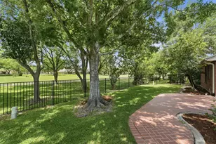 3918 E Peach Hollow Cir, Pearland, TX 77584 - Photo 22